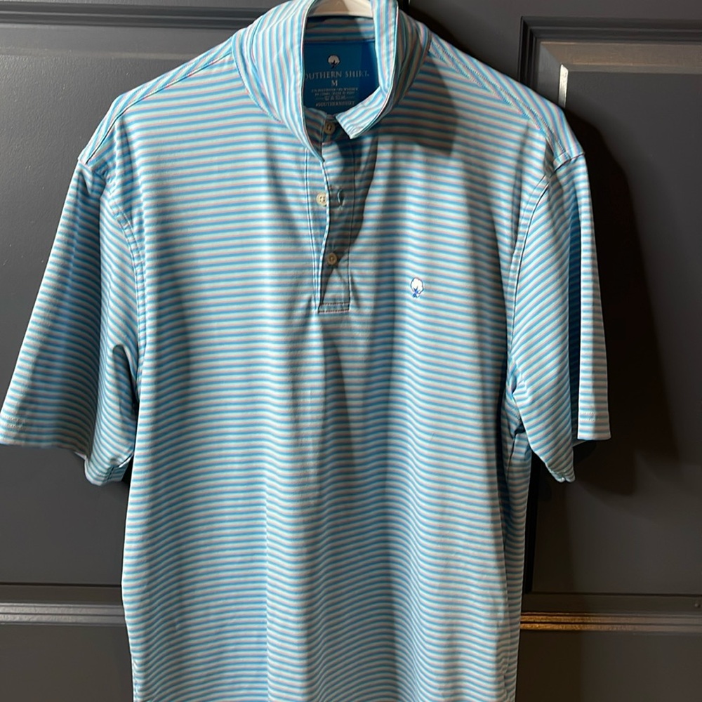 Southern Shirt Golf Polo. Size Medium.